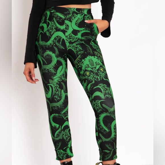 Blackmilk “CTHULHU CUFFED PANTS” Size Medium M NWT Tentacles H.P. Lovecraft - Picture 16 of 16